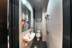 Kew Drive (D16), Terrace #557120321